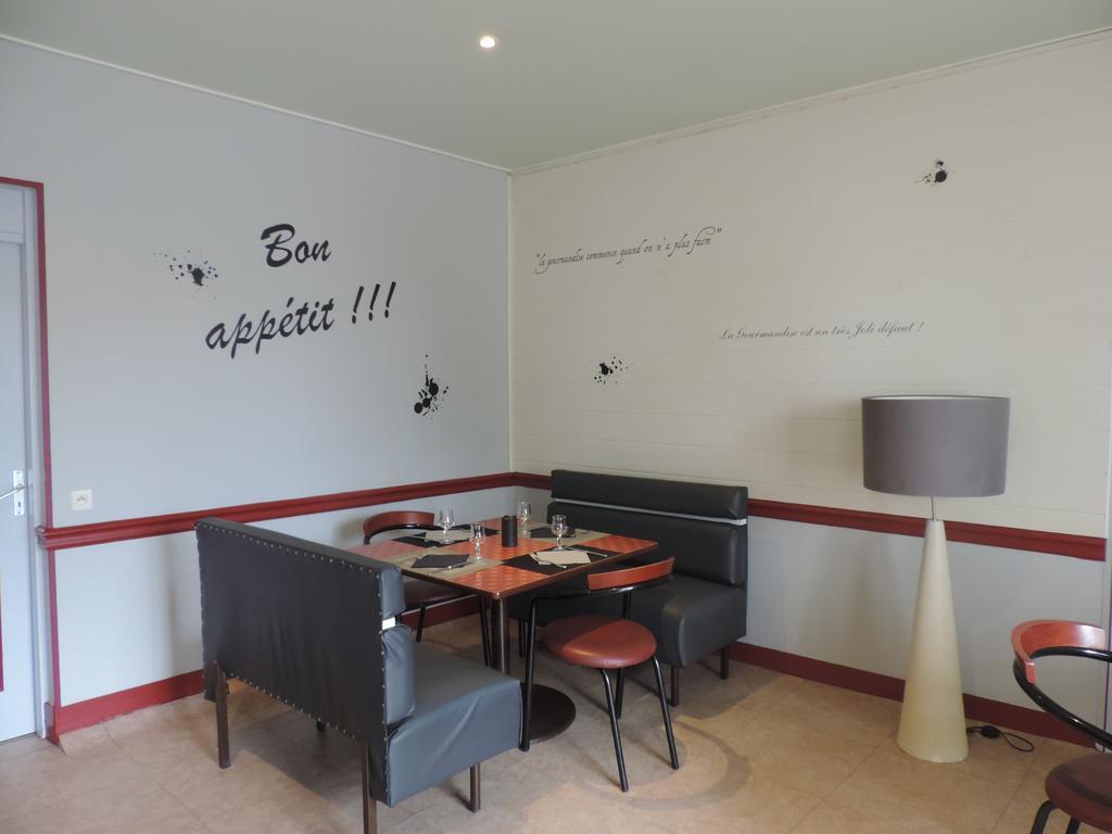 Hotel Restaurant Le Chalet Guéméné-Penfao Exteriör bild